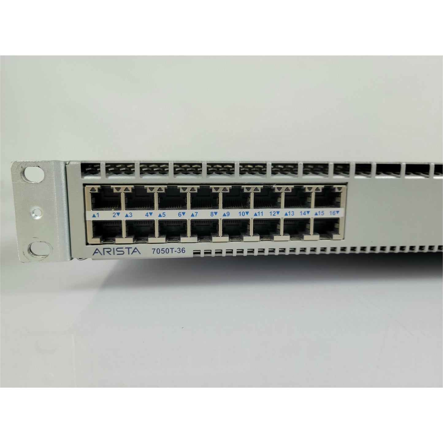 Arista DCS-7050T-36 32xRJ45(1/10GBASE-T) & 4xSFP+ chassis only. (Used - Good)