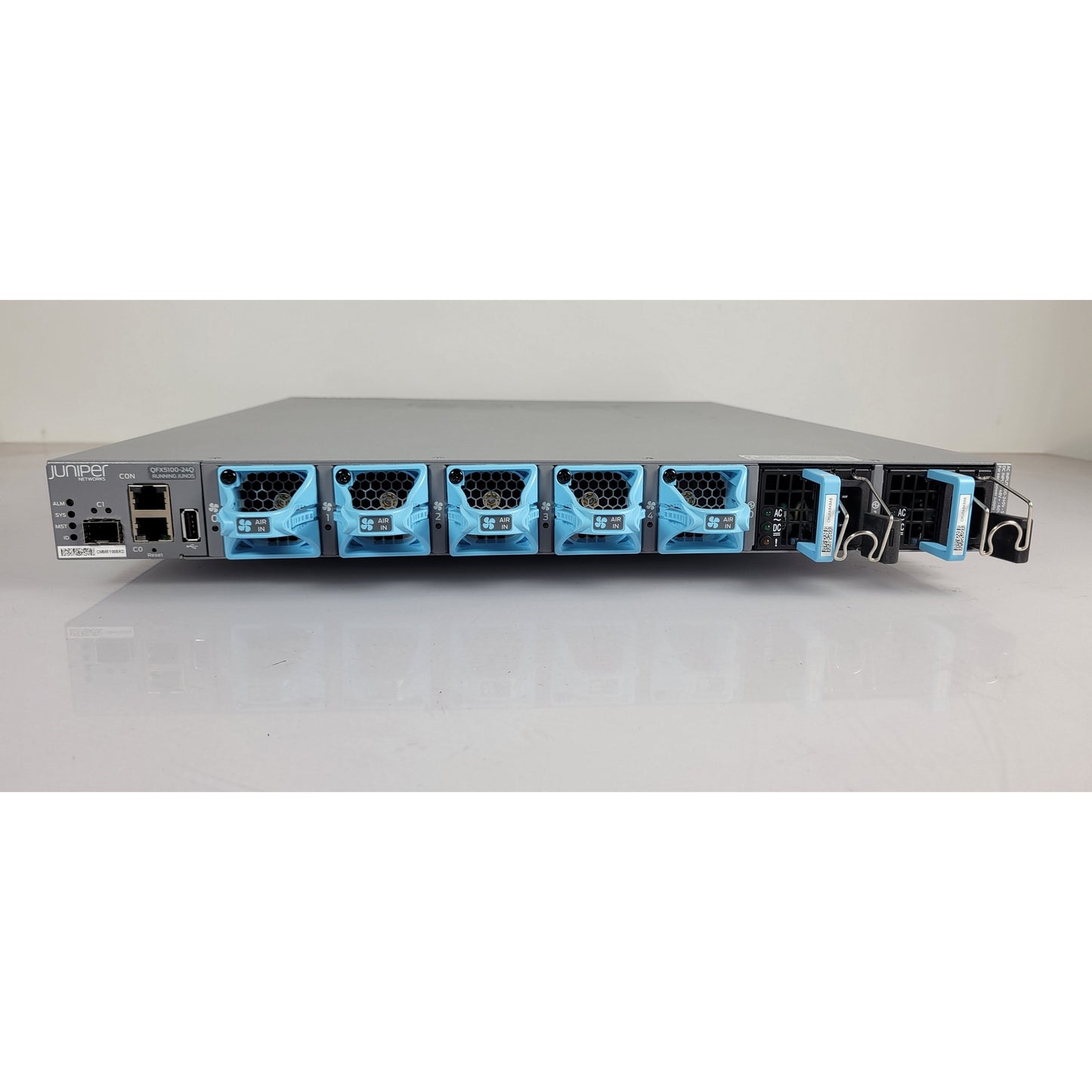 Juniper QFX5100-24Q-AFI, 24x QSFP+ & 2x expansion slots (Used - Good)