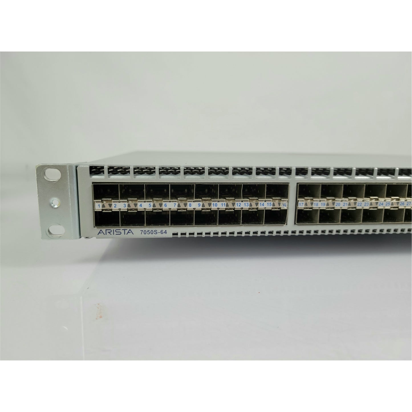 Arista DCS-7050S-64-R, 48x10GbE (SFP+) & 4xQSFP+, rear-to-front fans (Used - Good)