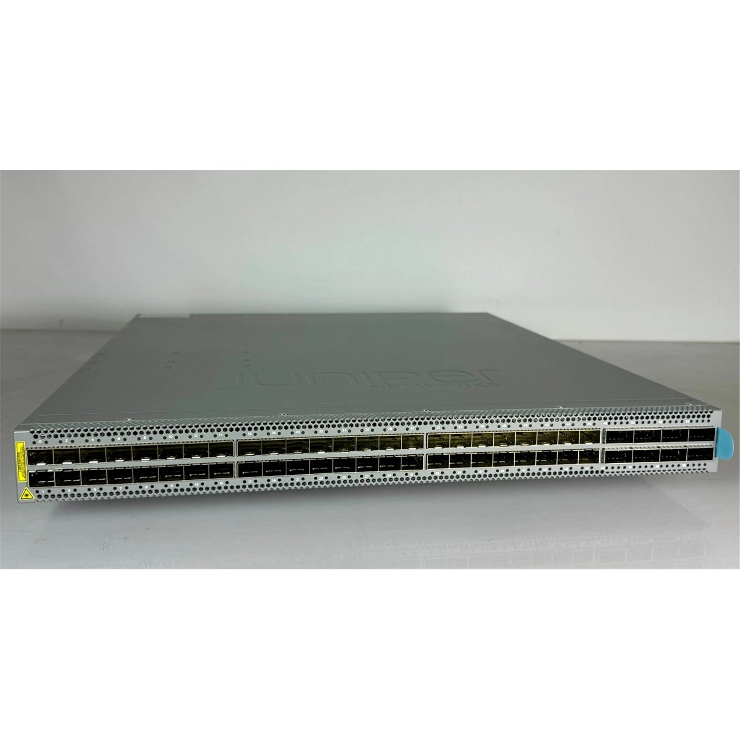 Juniper QFX5120-48Y-AFI, 48x 25GbE & 8x 100GbE switch (Used - Good)
