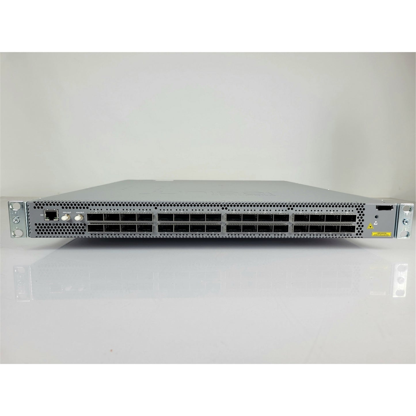 Juniper QFX5200-32C-AFO, 32x QSFP+/QSFP28 ports switch (Used - Good)