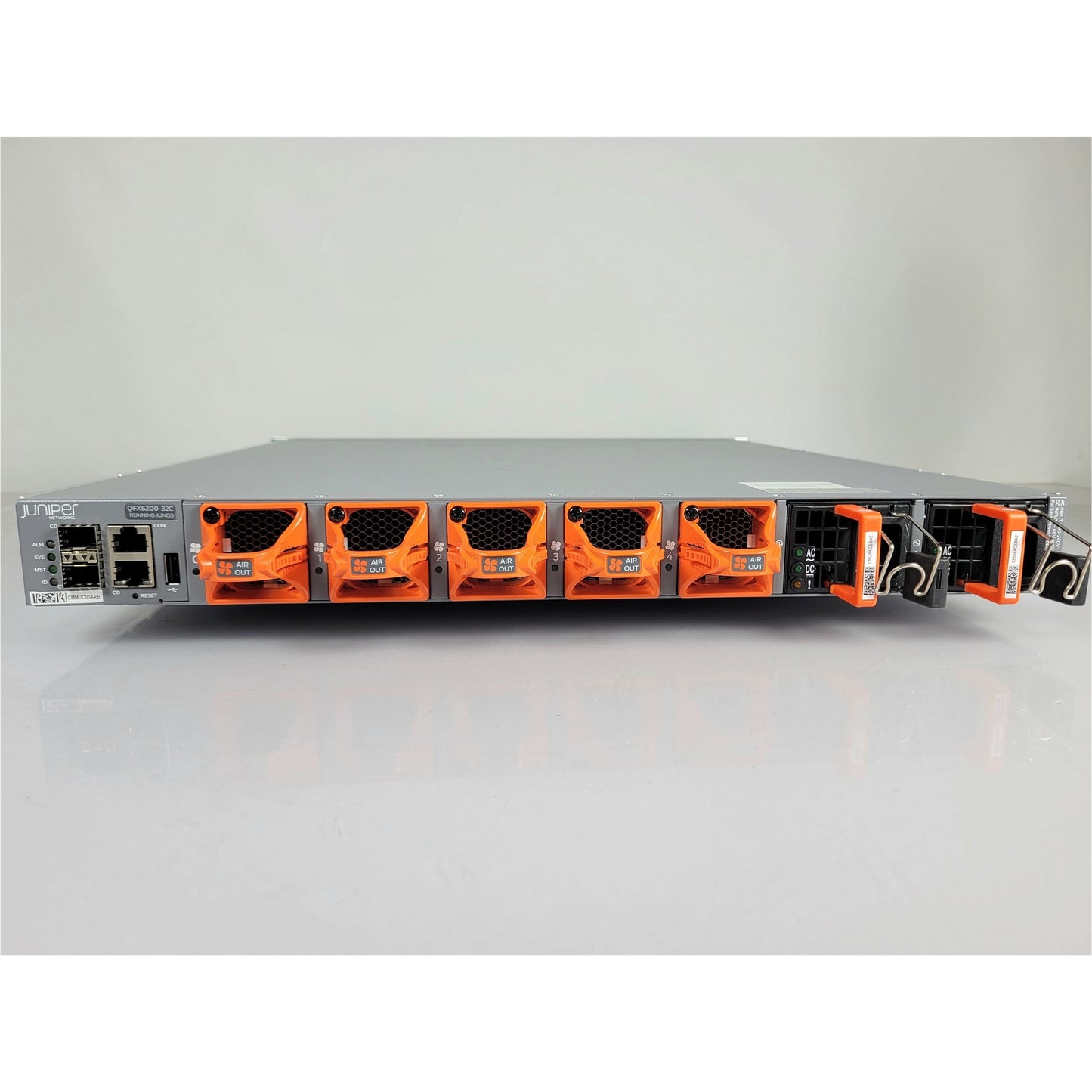 Juniper QFX5200-32C-AFO, 32x QSFP+/QSFP28 ports switch (Used - Good)